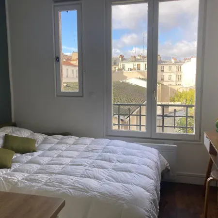 Jupiter 101 Montmartre * Parijs